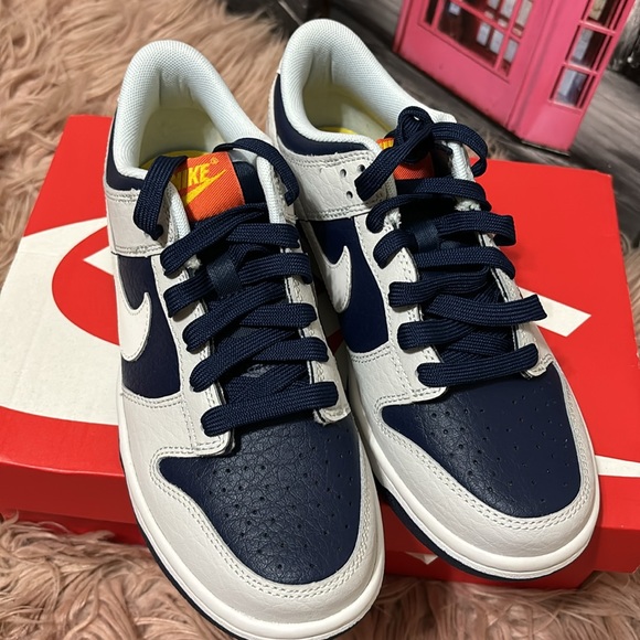 Nike Dunks - Picture 5 of 6